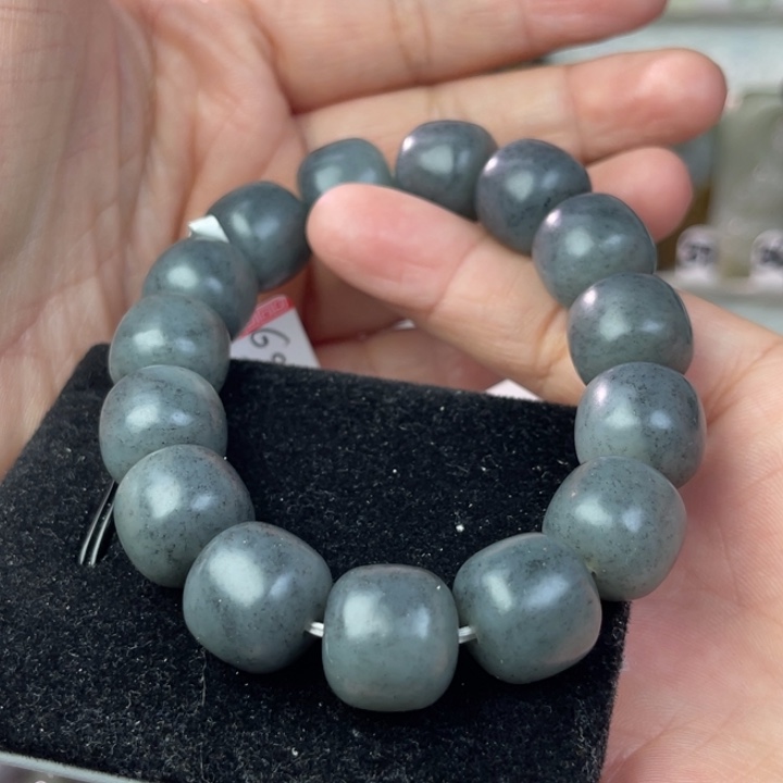 和田玉手串未镶嵌人**棋