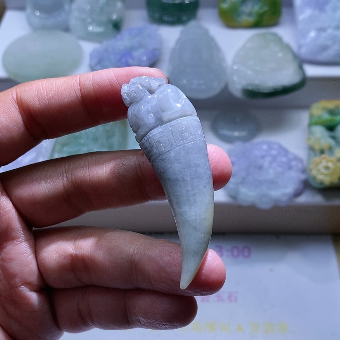 【闪购商品】翡翠颈饰未镶嵌龙牙