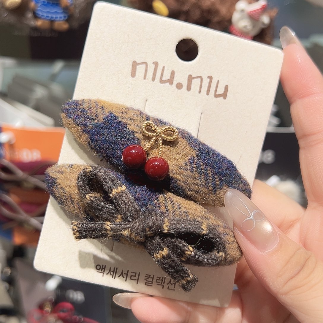 非金属格纹樱桃鸭夹一对