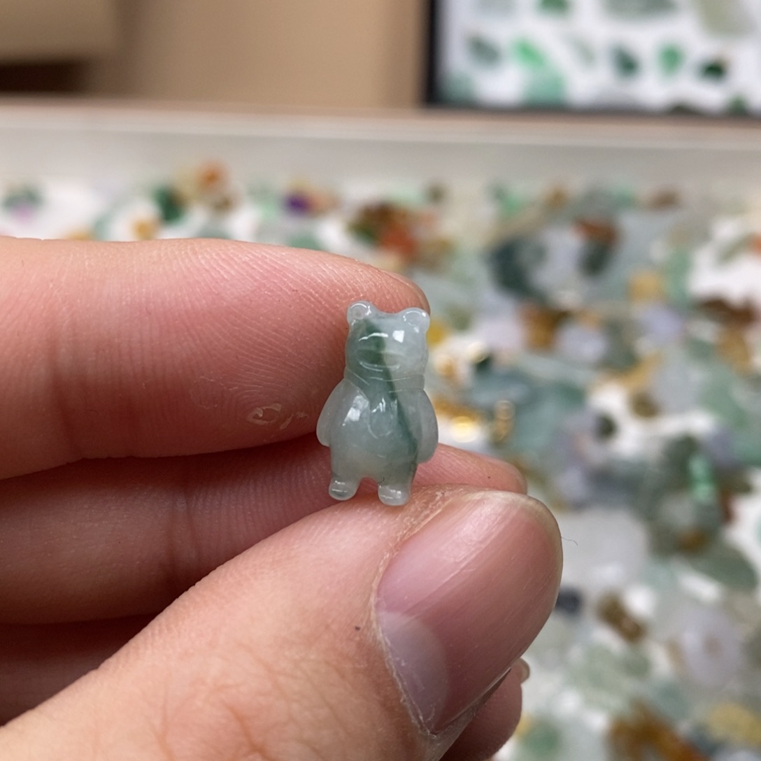 翡翠颈饰未镶嵌青娃