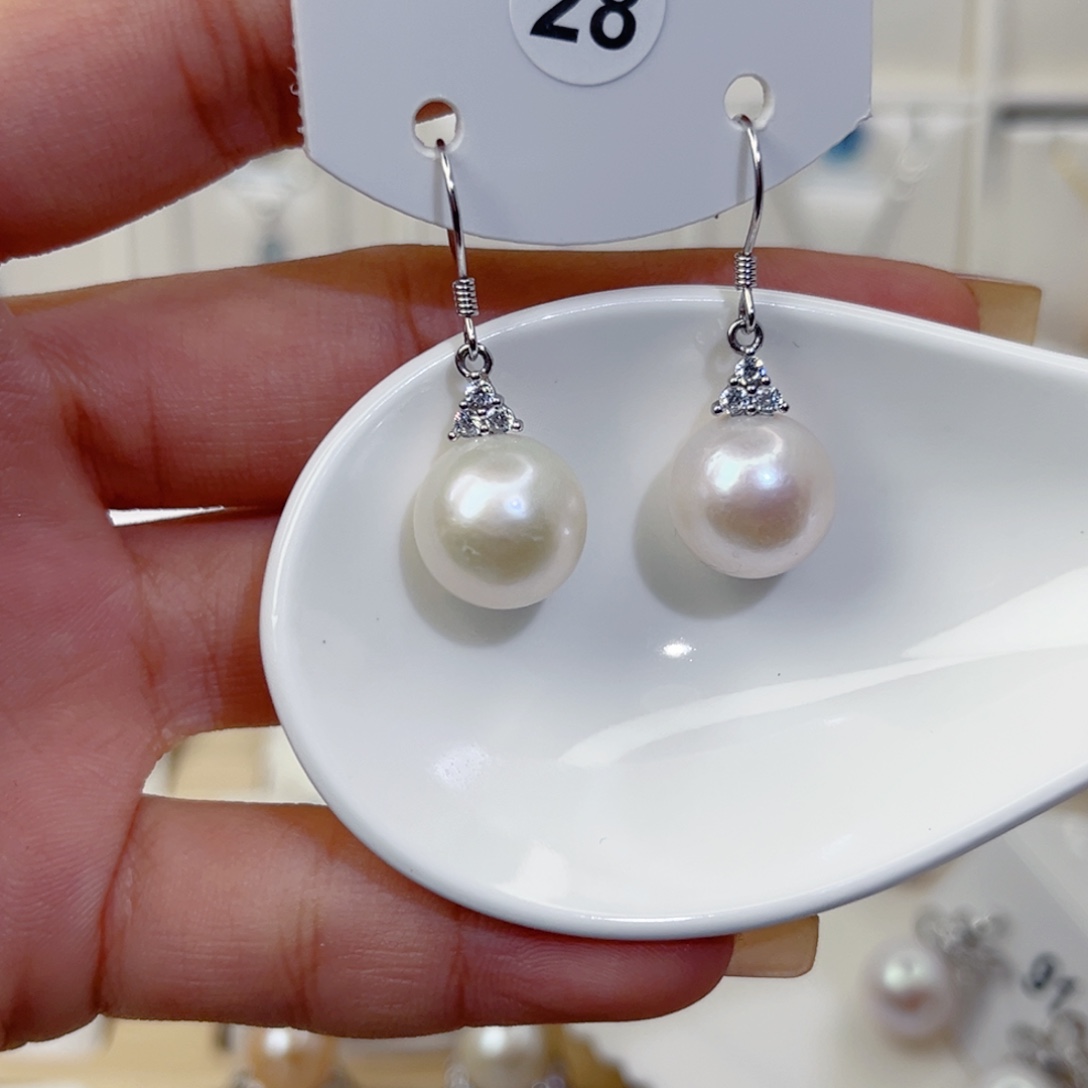 淡水珍珠银S925镶嵌耳饰
