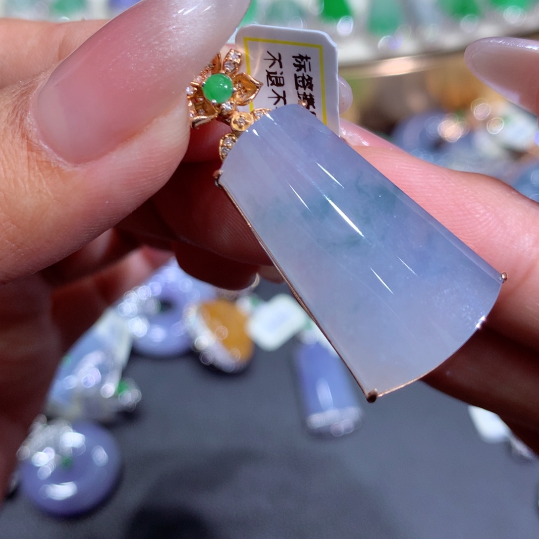 翡翠吊坠(赠链)18K金镶嵌