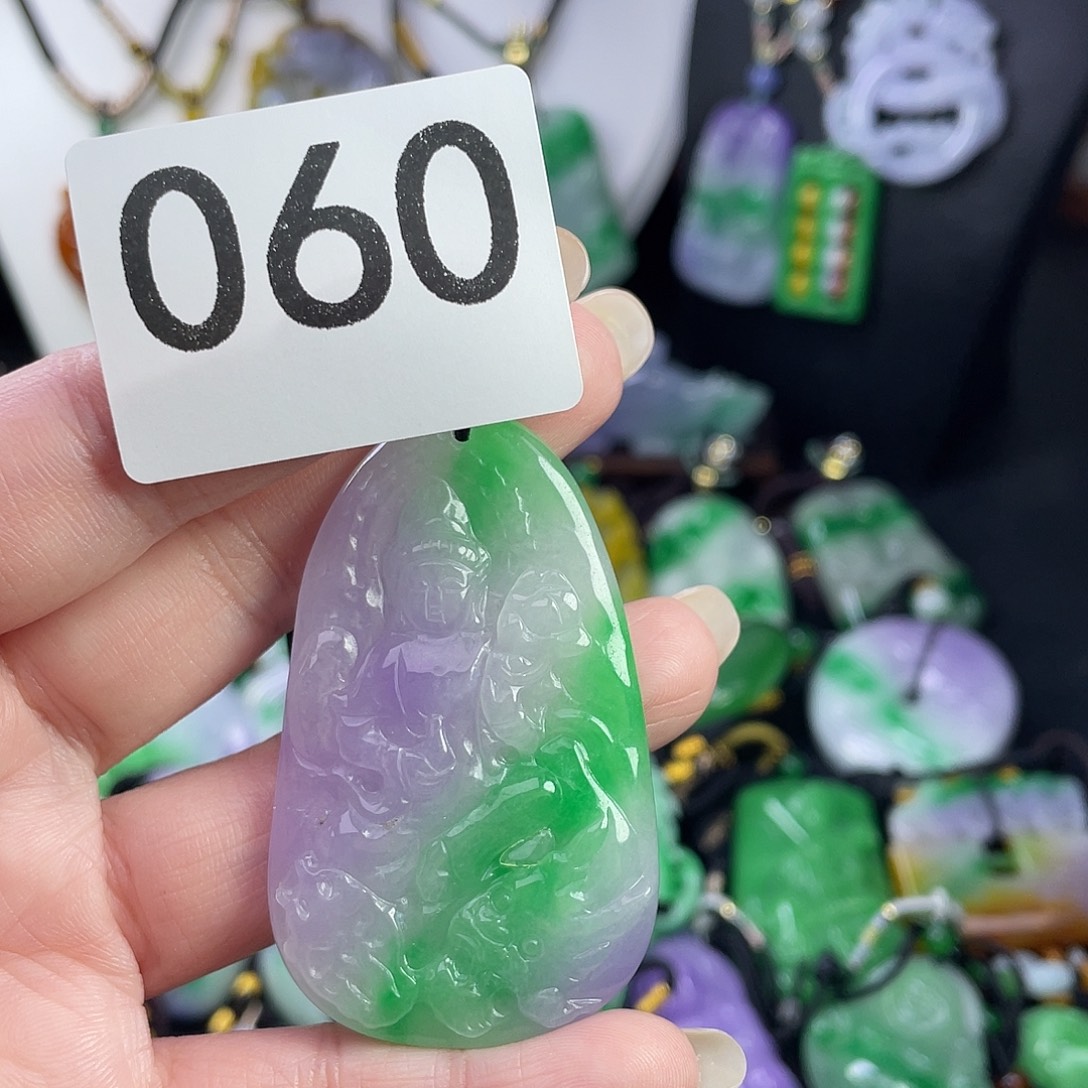 翡翠未镶嵌吊坠(赠链)