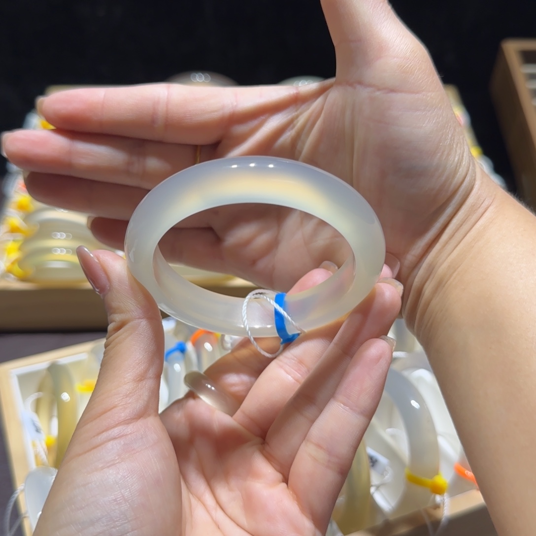 晚***～玛瑙/玉髓手镯未镶嵌