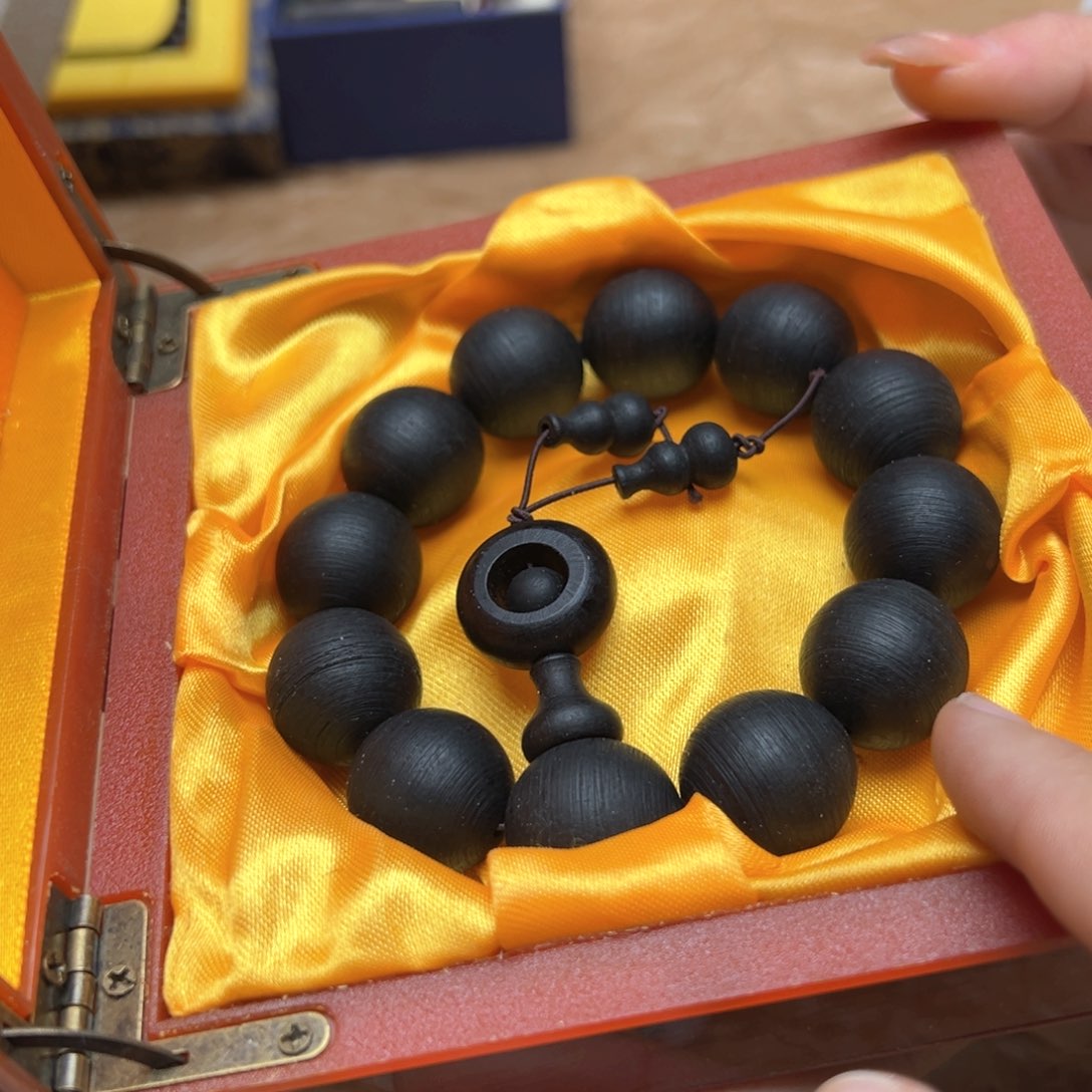 大叶紫檀（黑酸枝木类）