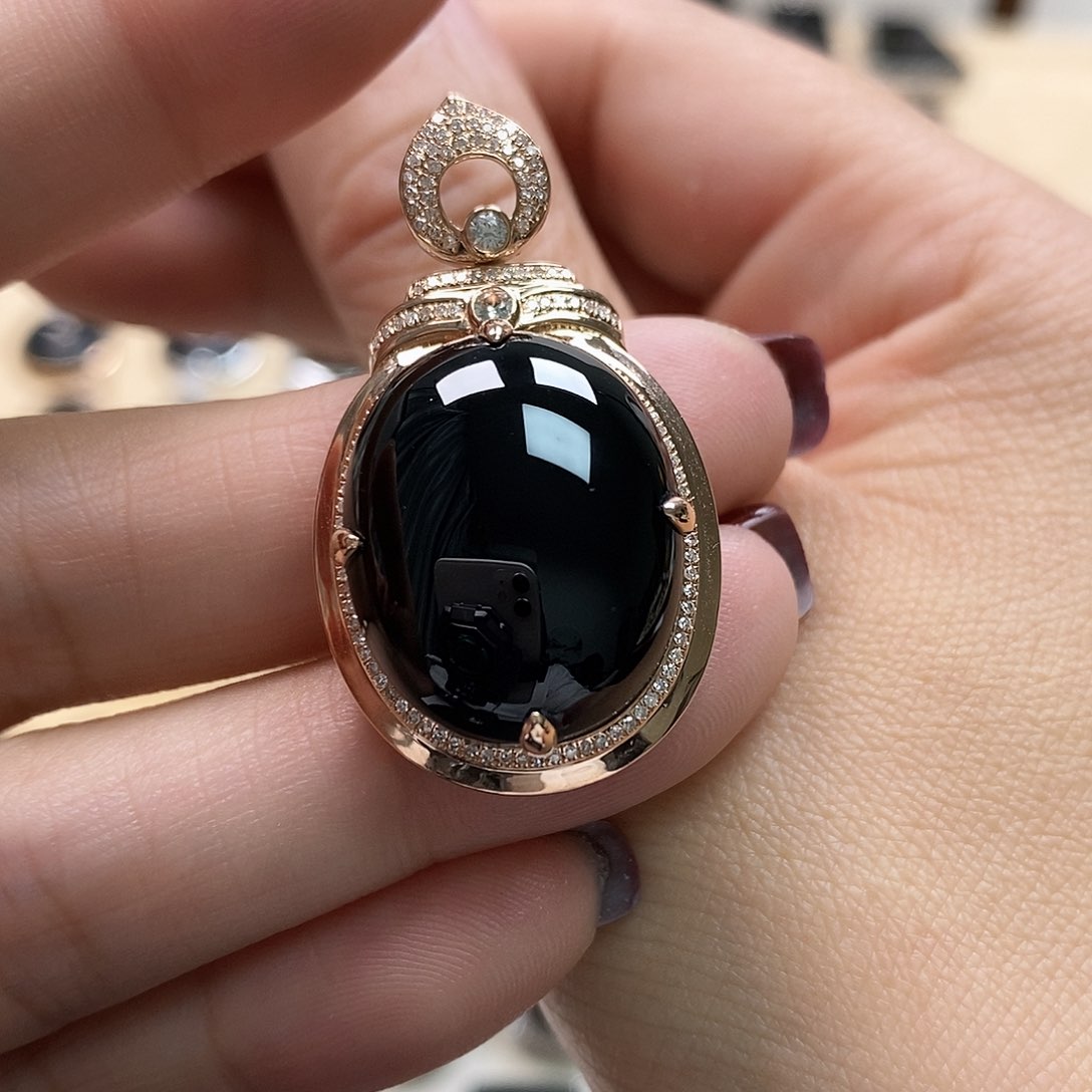 翡翠颈饰18K金镶嵌墨翠