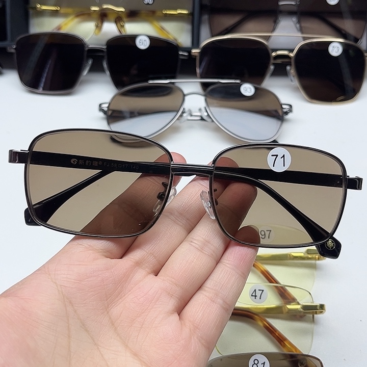 全框茶色方圆，71