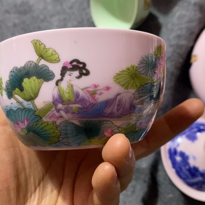 摆件陶瓷红稀土荷花美女大缸杯