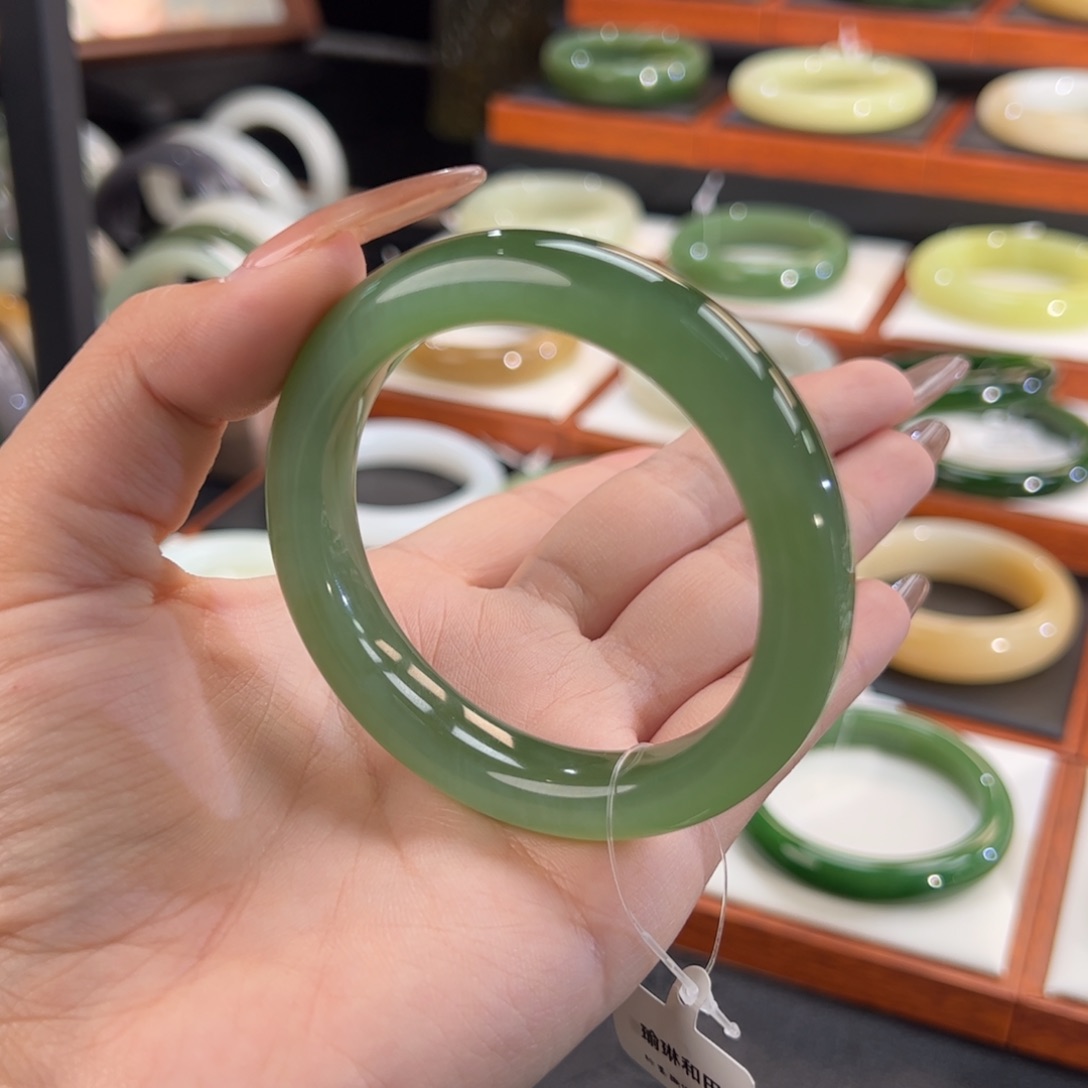 和田玉（碧玉）手镯未镶嵌