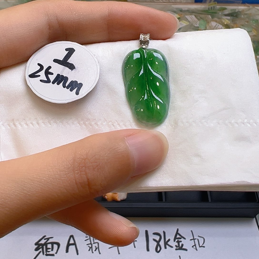 翡翠颈饰18K金镶嵌翡翠