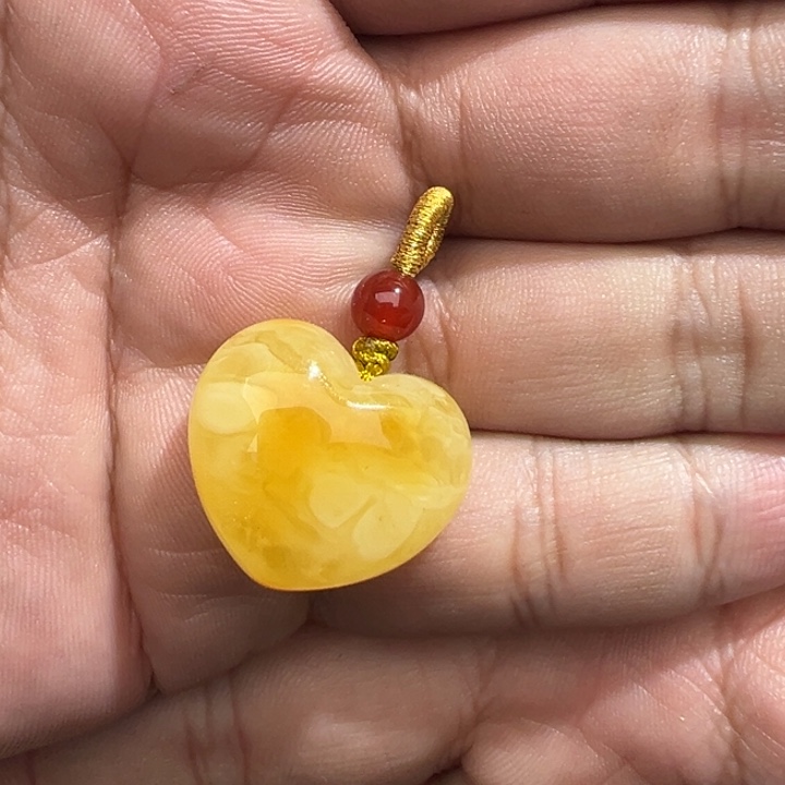 琥珀吊坠(不含链)未镶嵌爱心吊坠4.4克