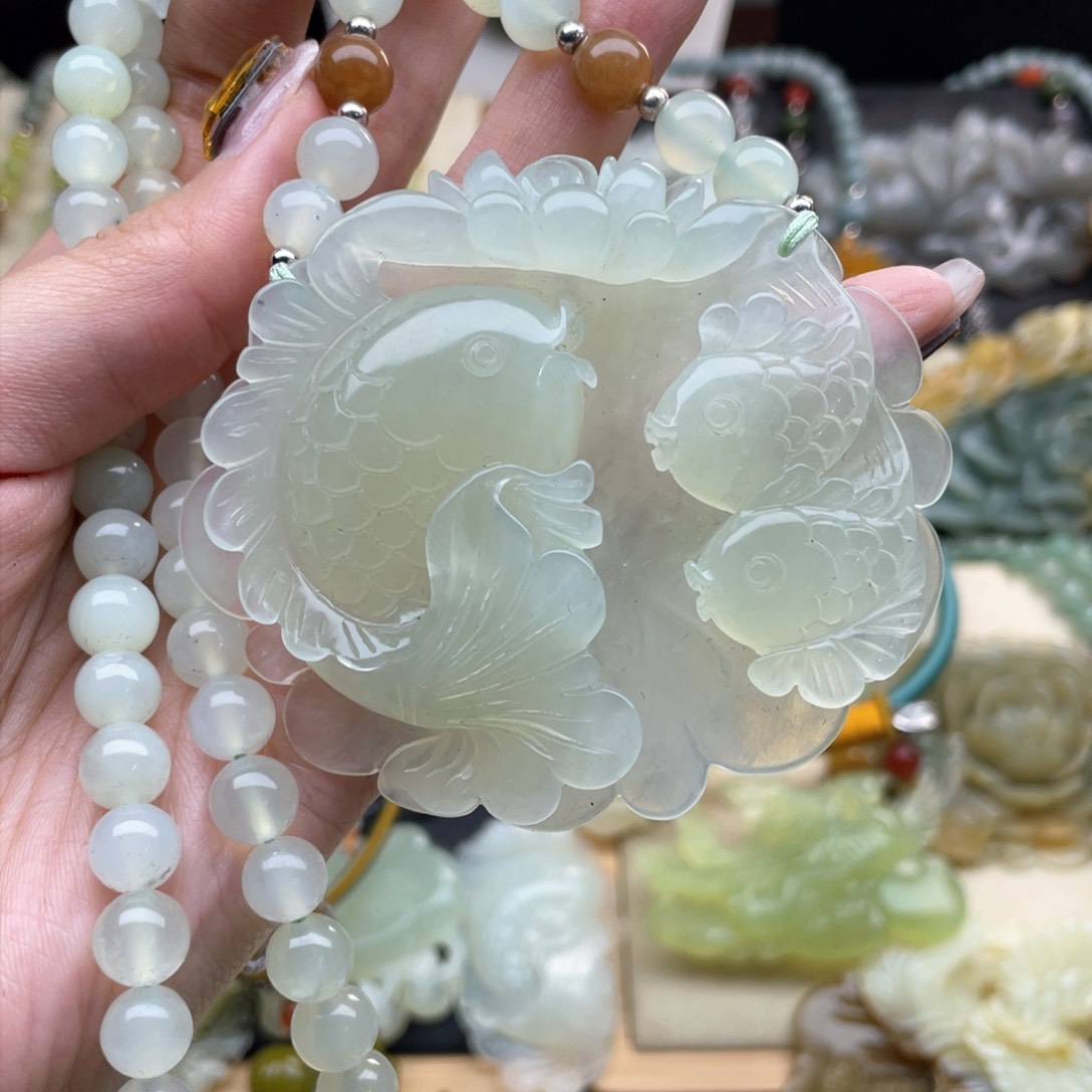 蛇纹石玉颈饰未镶嵌