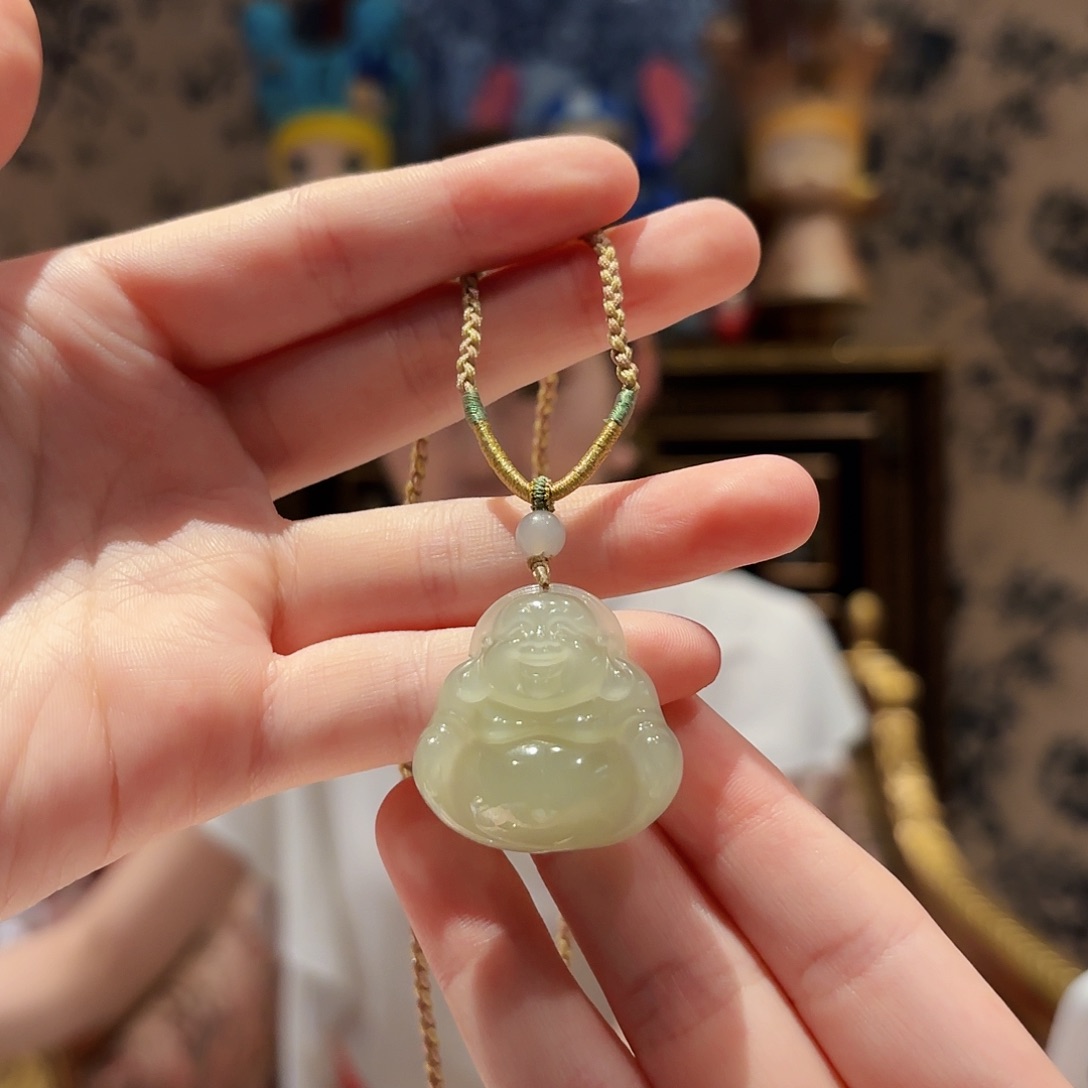 颈饰未镶嵌和田玉颈饰