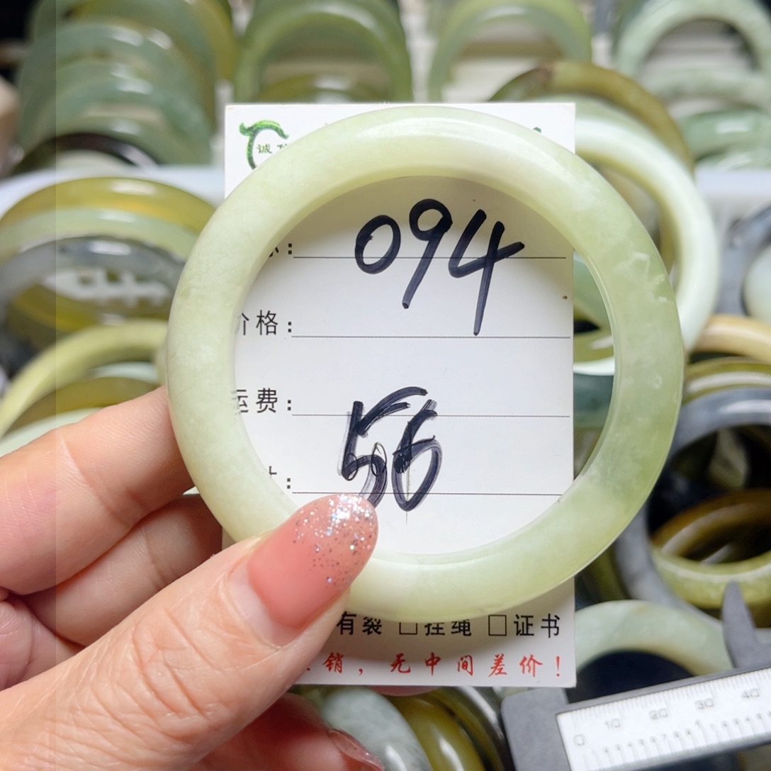 岫岩老玉（透闪石质玉）手镯未镶嵌