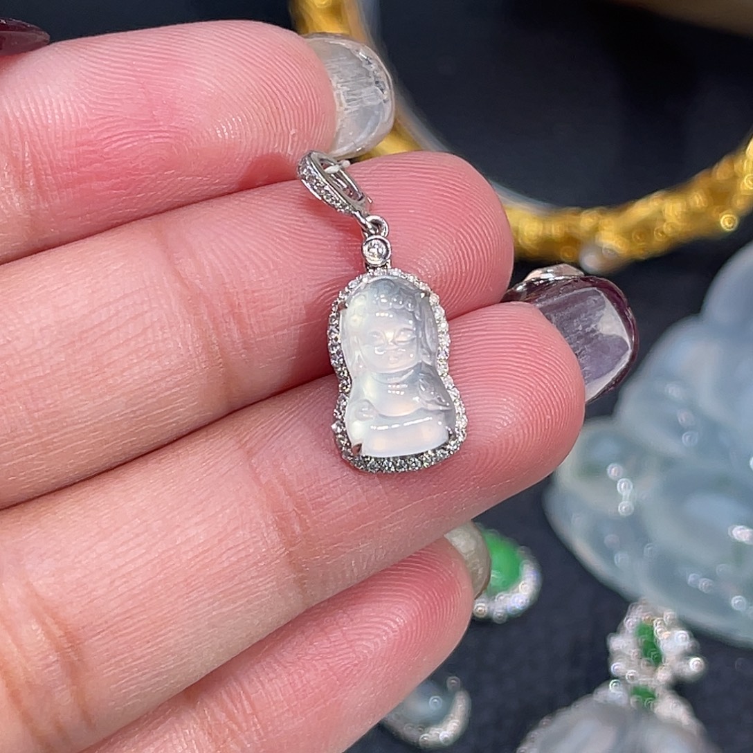 翡翠18K金镶嵌颈饰宝宝佛