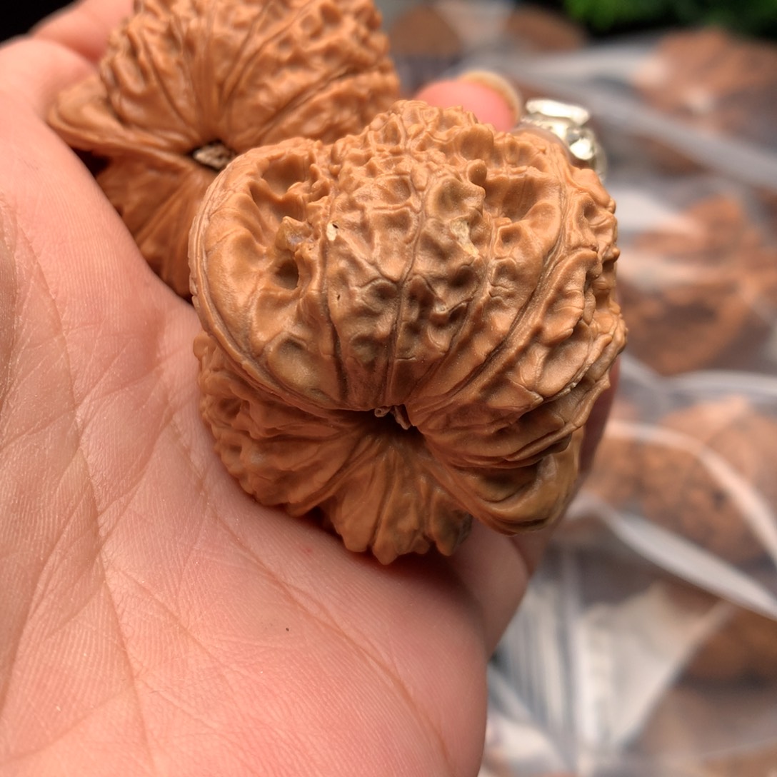 文玩核桃把件以**贵血麒麟有微瑕79