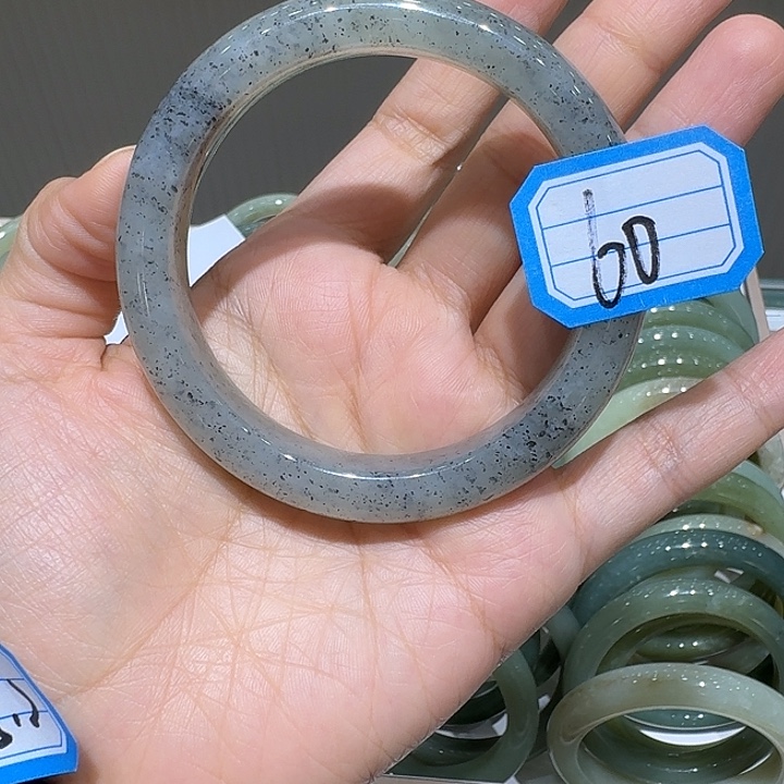 和田玉（糖玉）未镶嵌手镯