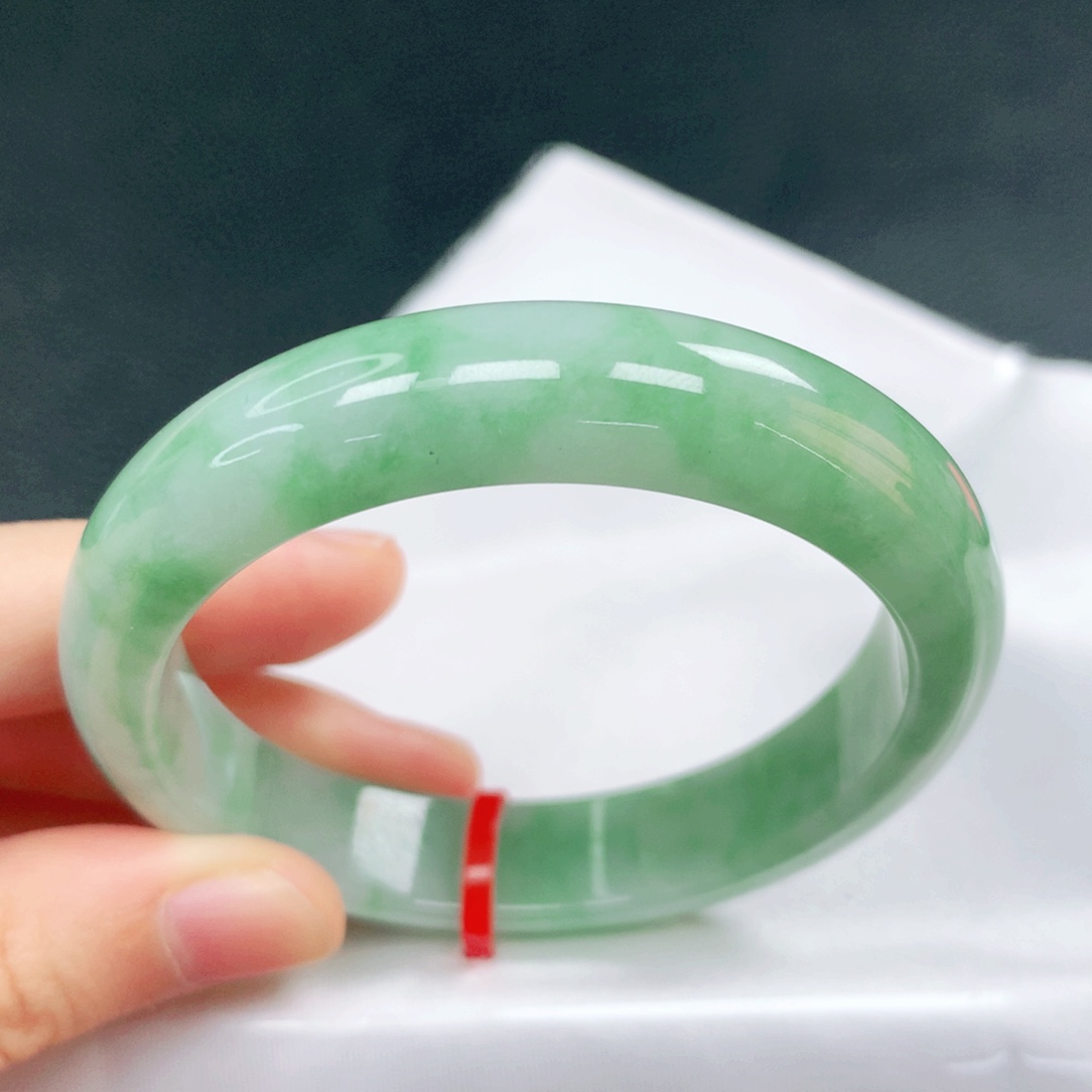 翡翠未镶嵌手镯56圈口贵妃