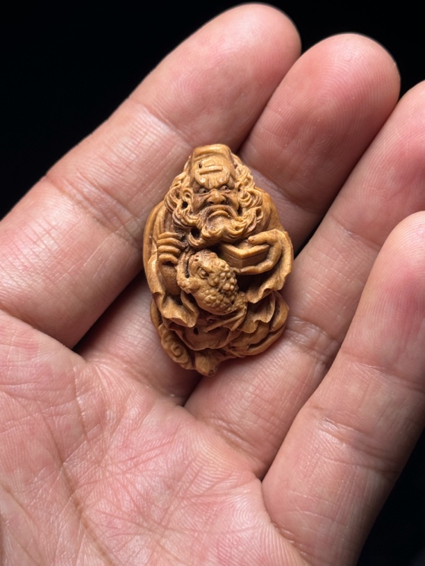 钟馗，桃核雕刻圆雕