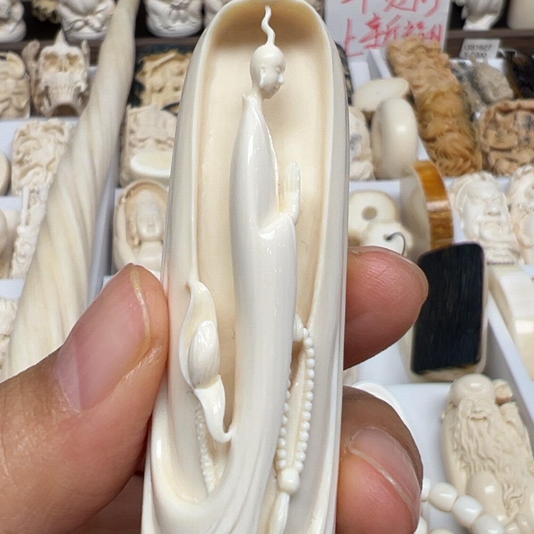 白玉菩提吊坠奥**韦猛犸