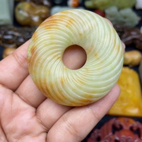 蛇纹石玉未镶嵌颈饰10