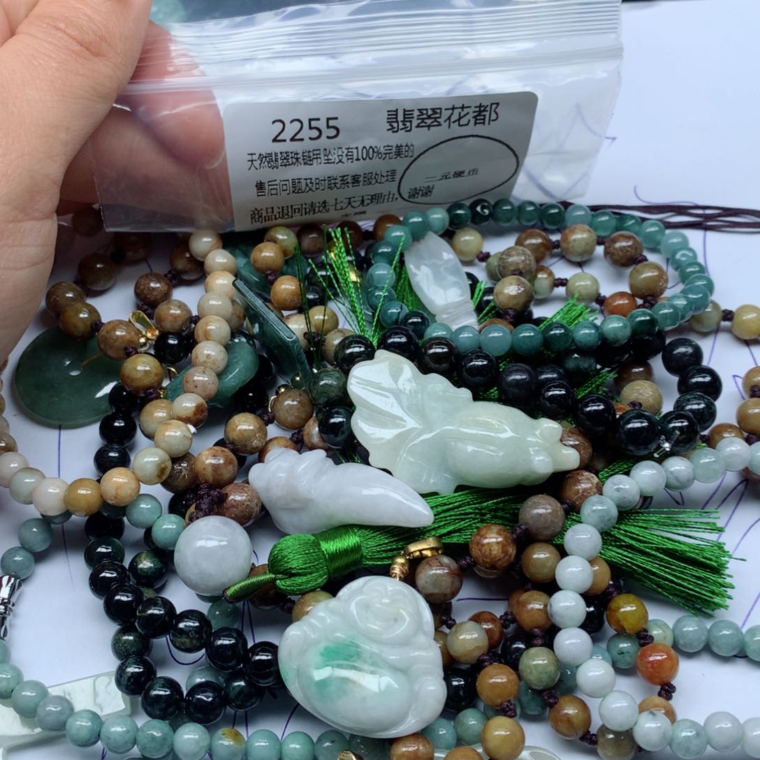 翡翠颈饰未镶嵌手串