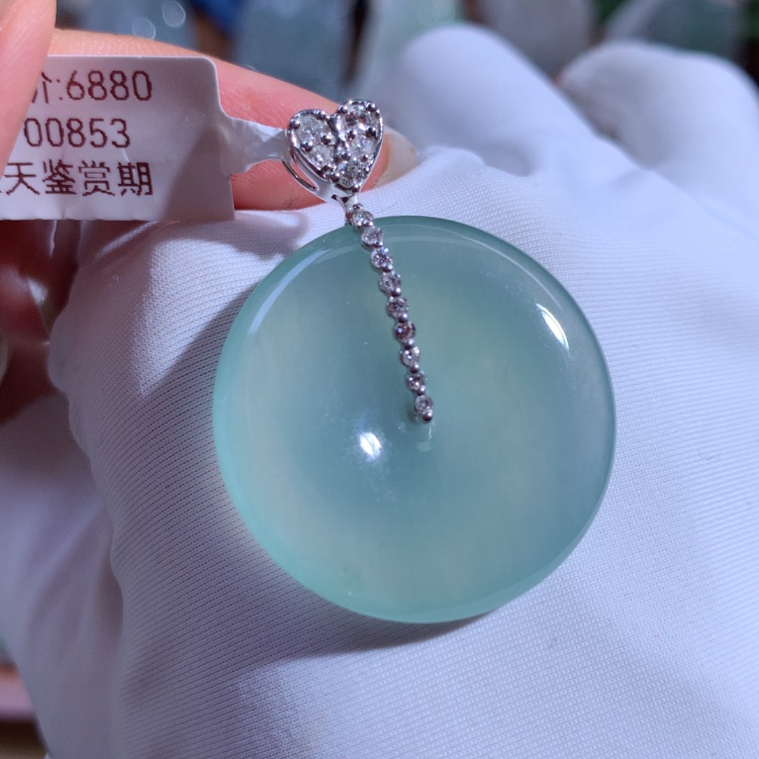 翡翠颈饰18K金镶嵌平安扣