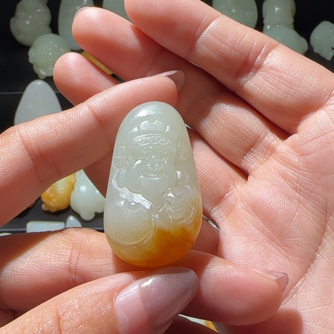 ****儿和田玉未镶嵌颈饰