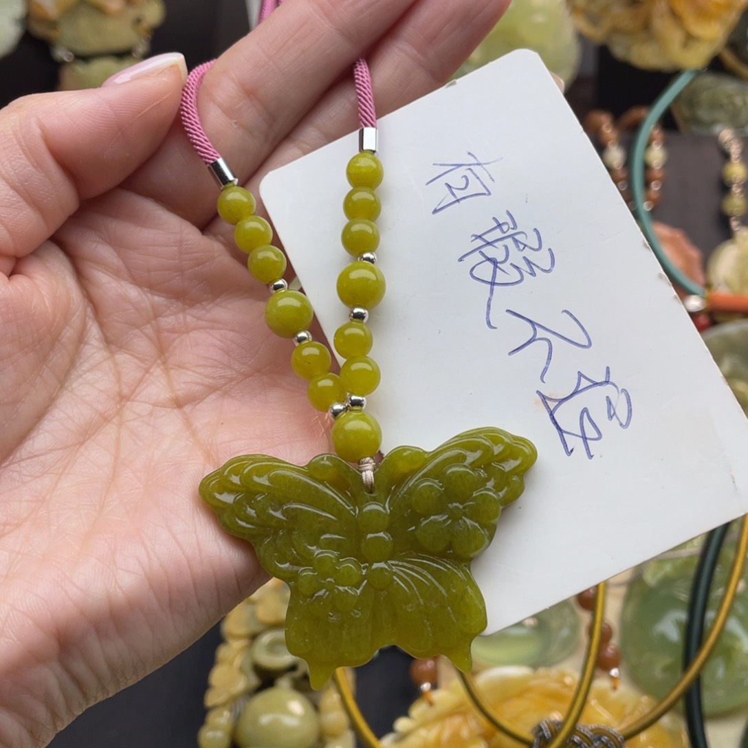 蛇纹石玉颈饰未镶嵌