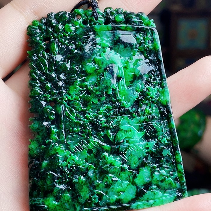 翡翠未镶嵌颈饰多样性