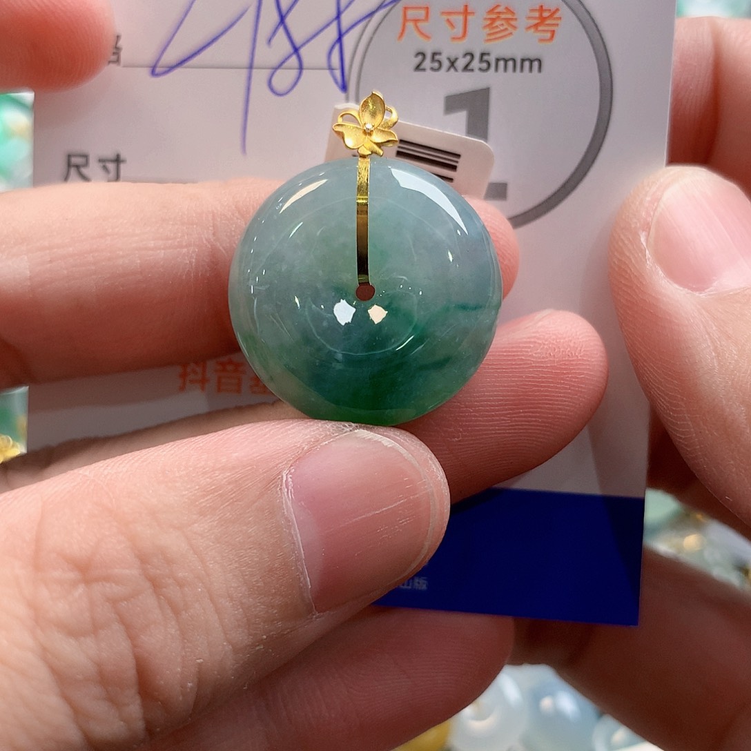 翡翠18K金镶嵌颈饰