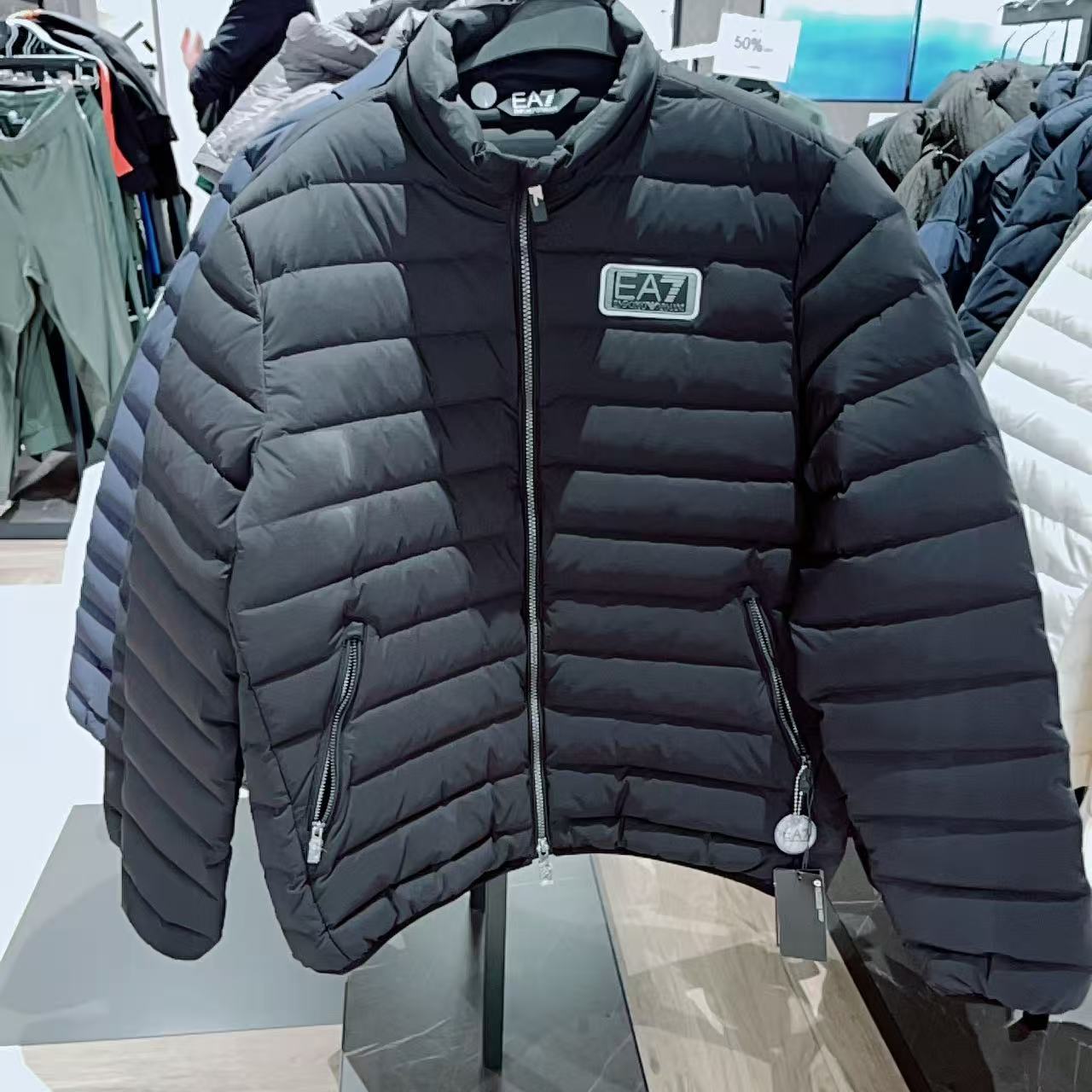 未使用 GIORGIO ARMANI/阿玛尼 EA7男装立领轻薄羽绒服