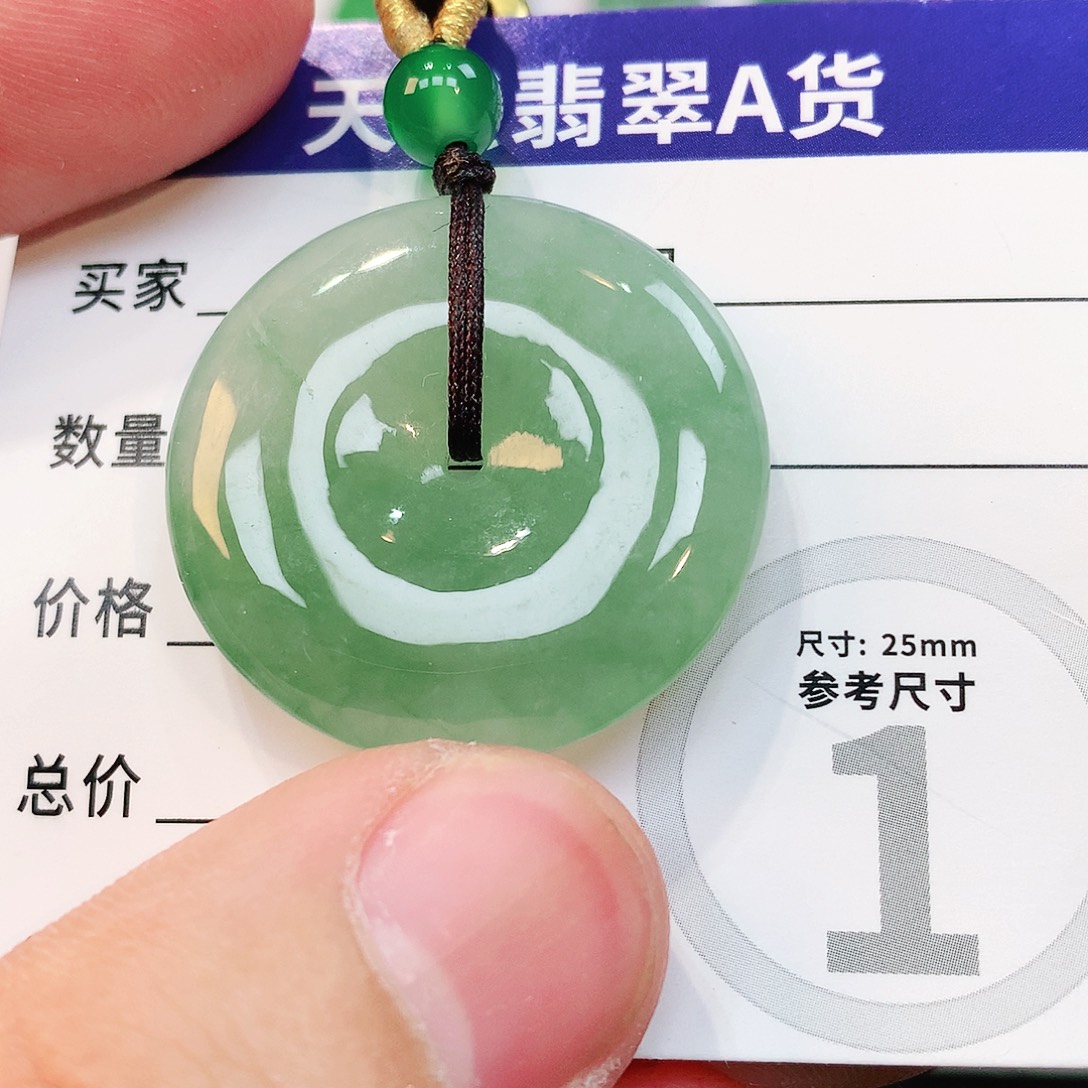 翡翠未镶嵌颈饰缅甸