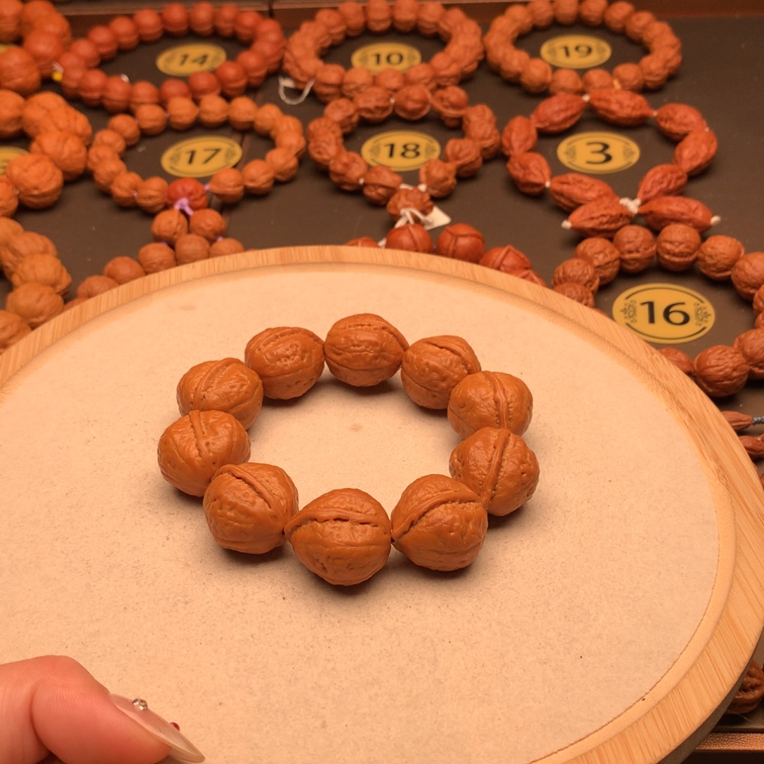 文玩核桃手串一道筋