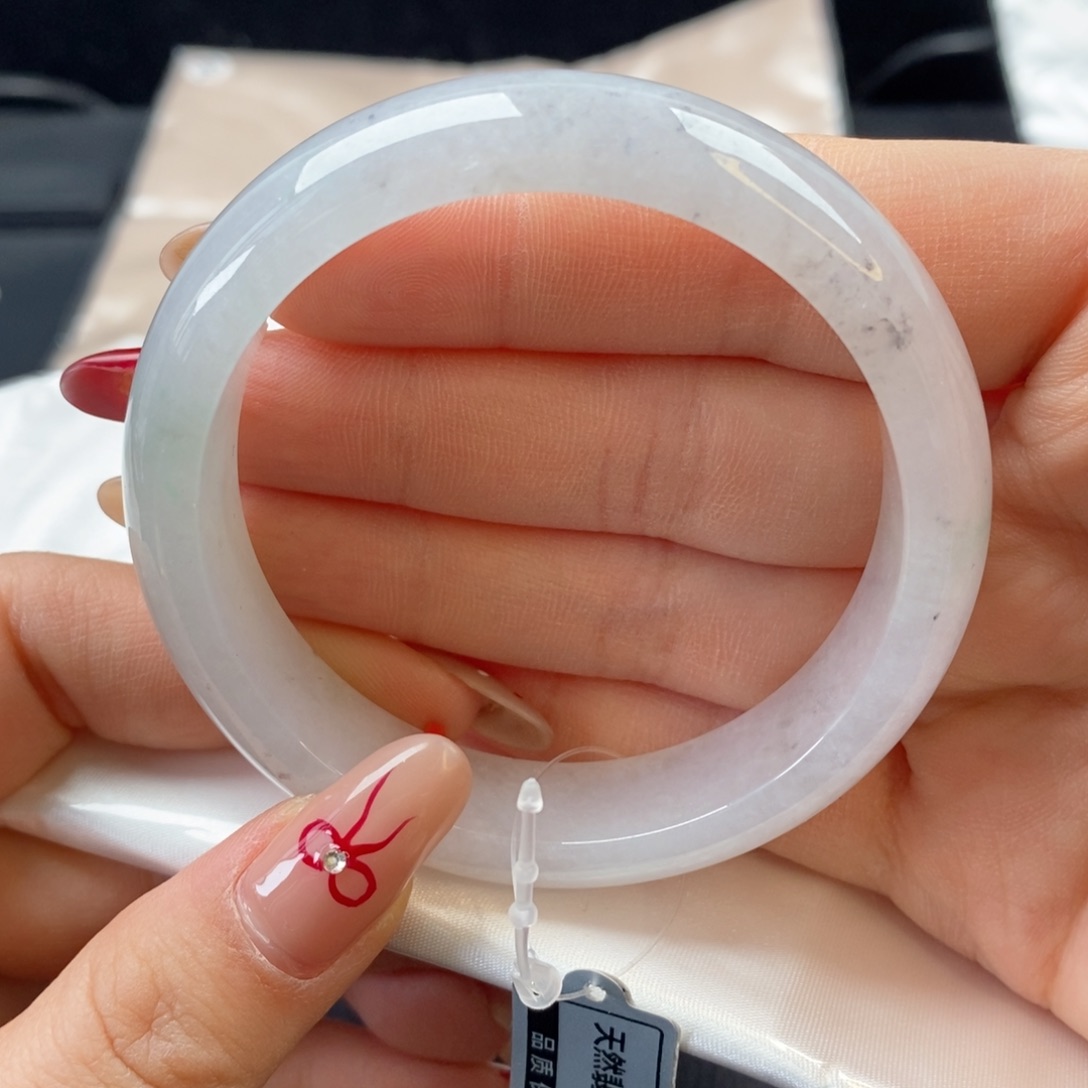 翡翠手镯（圆镯）未镶嵌57圈口