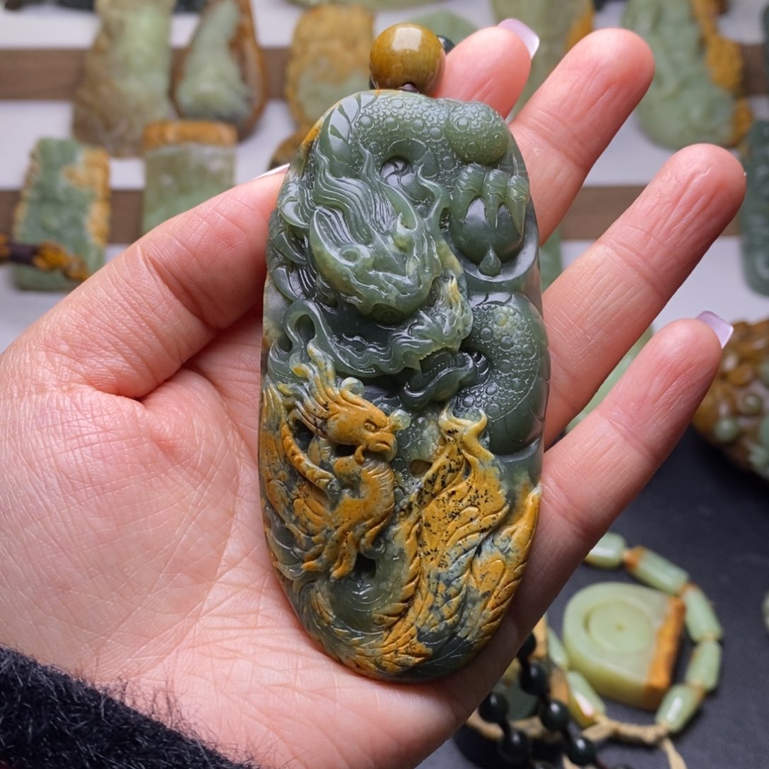 岫岩河磨玉（透闪石质玉）手把未镶嵌露****驴