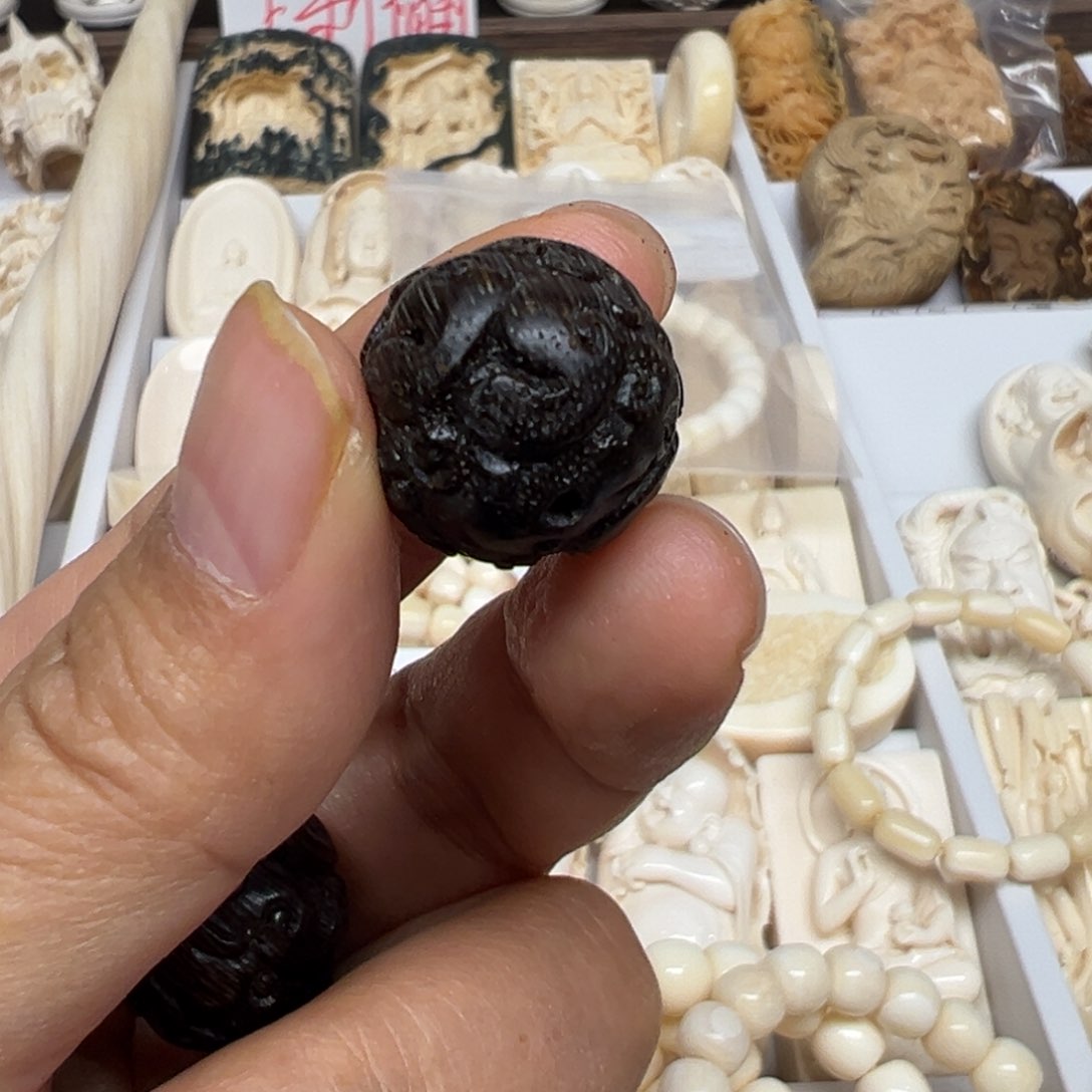 白玉菩提吊坠r****-披犀