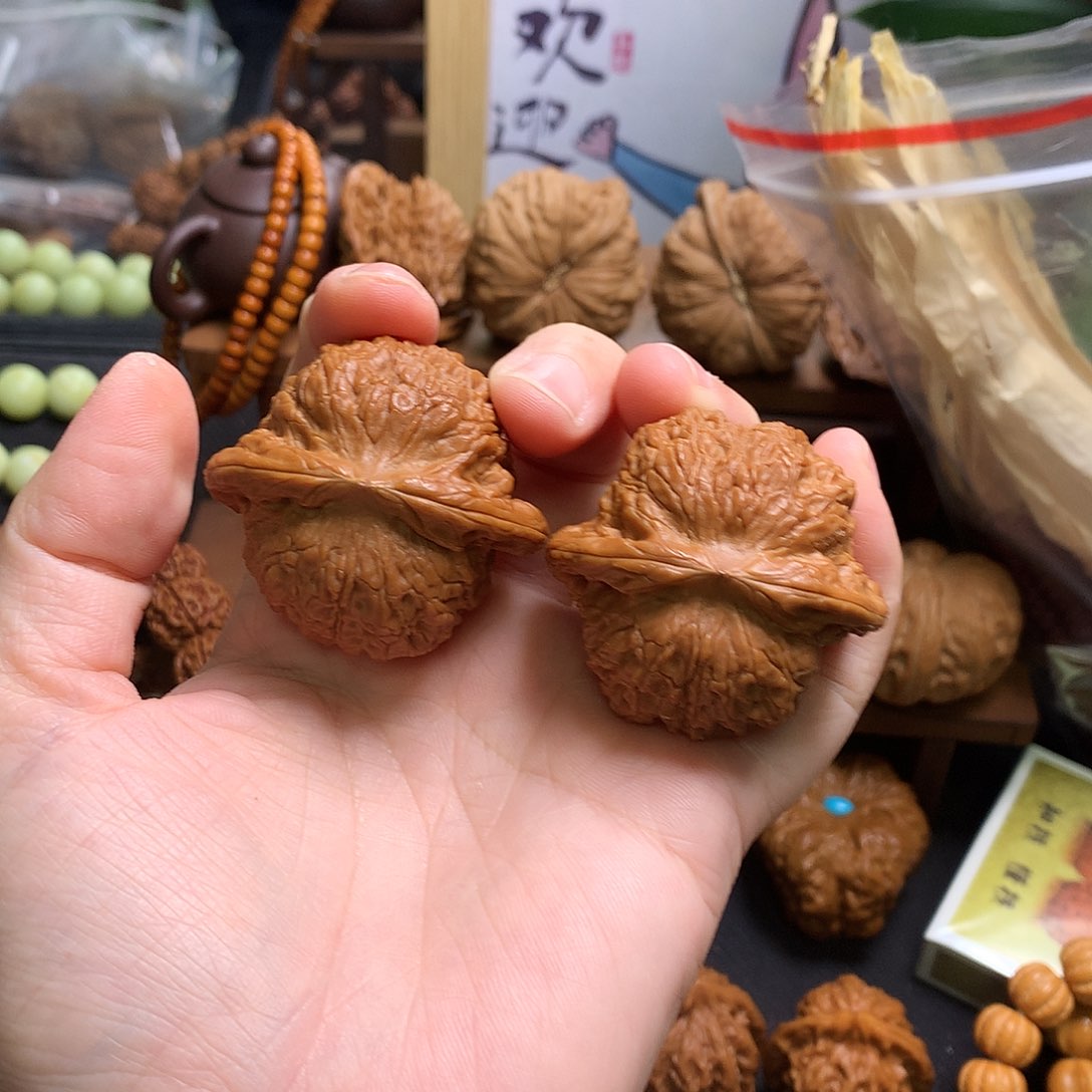 文玩核桃吊坠血麒麟43