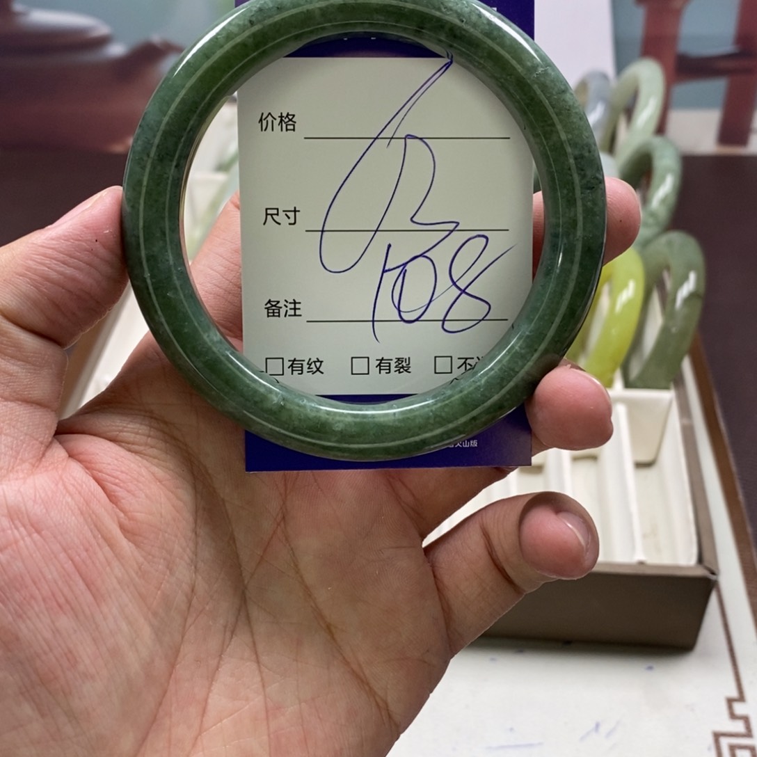 蛇纹石玉手镯未镶嵌