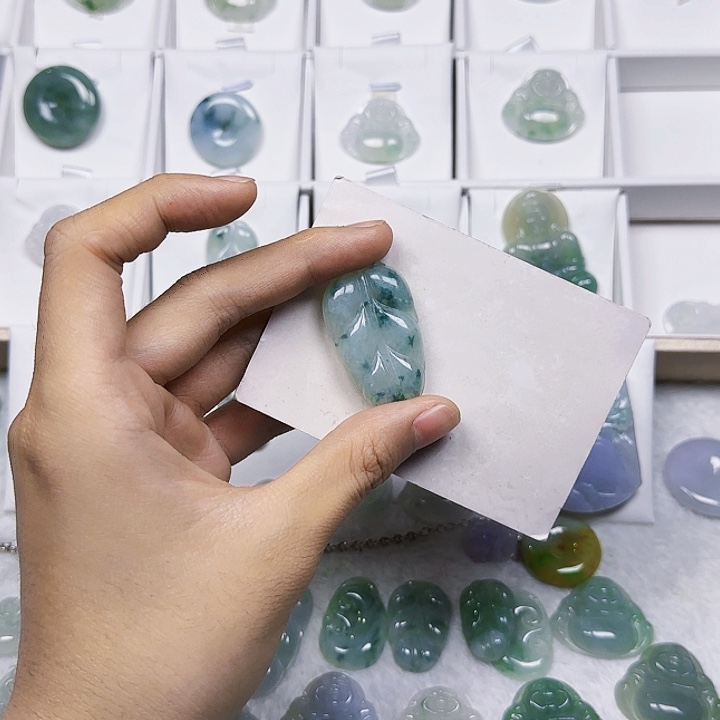 Y***࿐翡翠未镶嵌颈饰翡翠