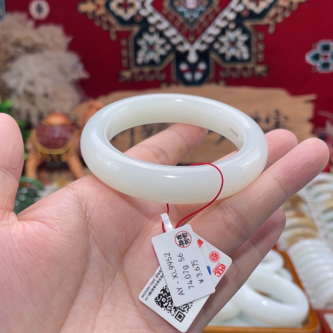 未镶嵌手镯和田玉时尚和田玉手镯