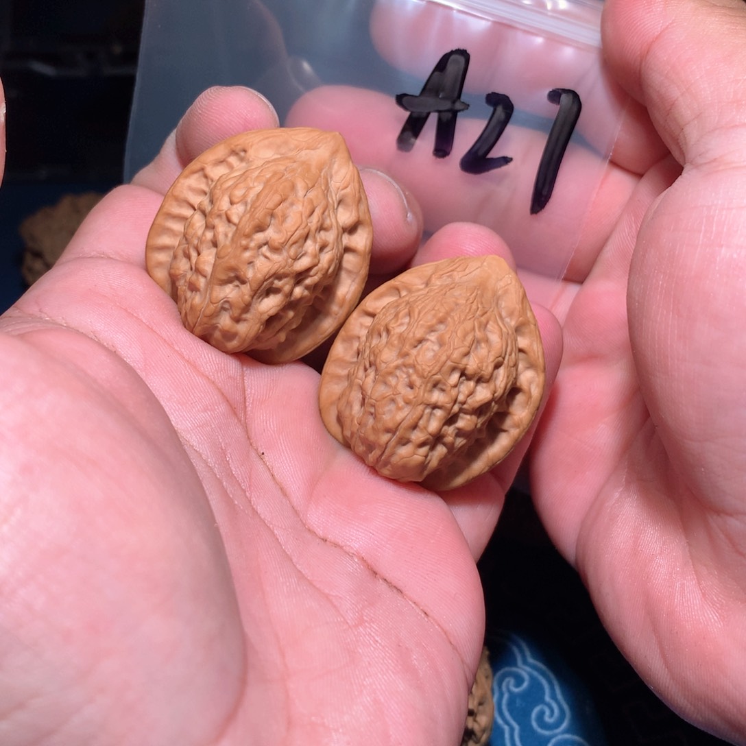 文玩核桃吊坠小龙女 a27