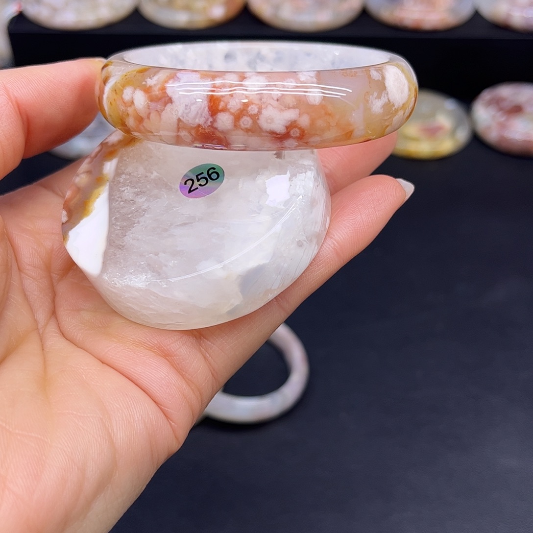 雅***翎玛瑙/玉髓未镶嵌手镯58