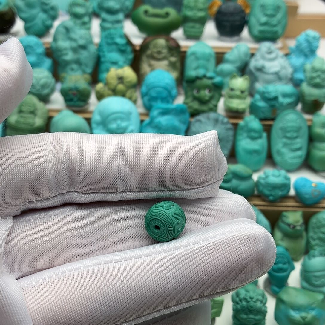 海***人绿松石未镶嵌饰品