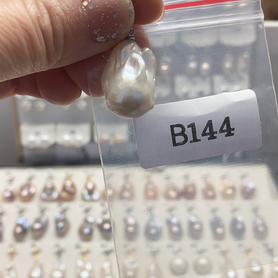 淡水珍珠吊坠(赠链)未镶嵌