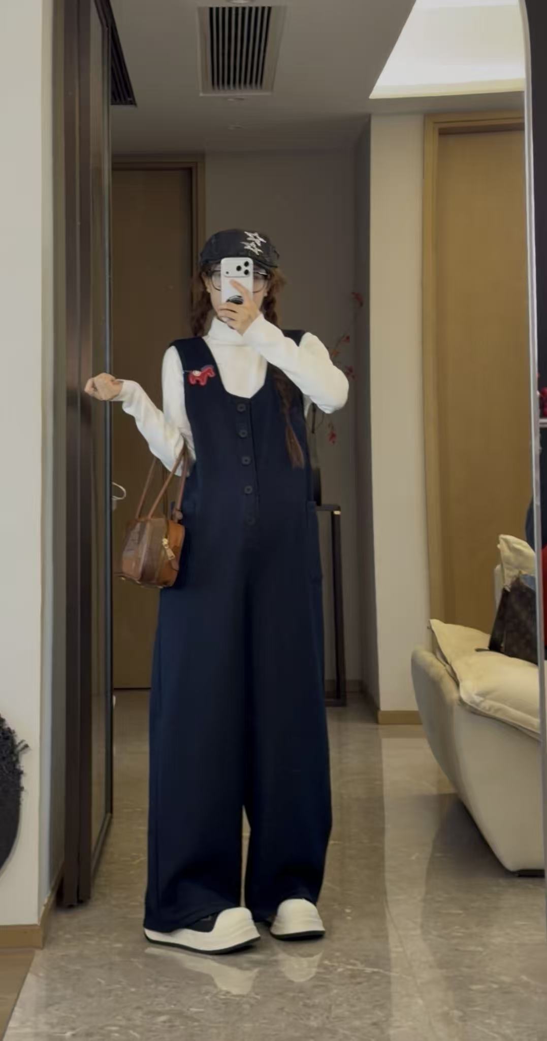 时髦孕妇装春秋显瘦牛仔时尚休闲连体外穿宽松背带裤网红款两件套