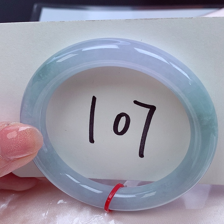 翡翠手镯未镶嵌翡翠