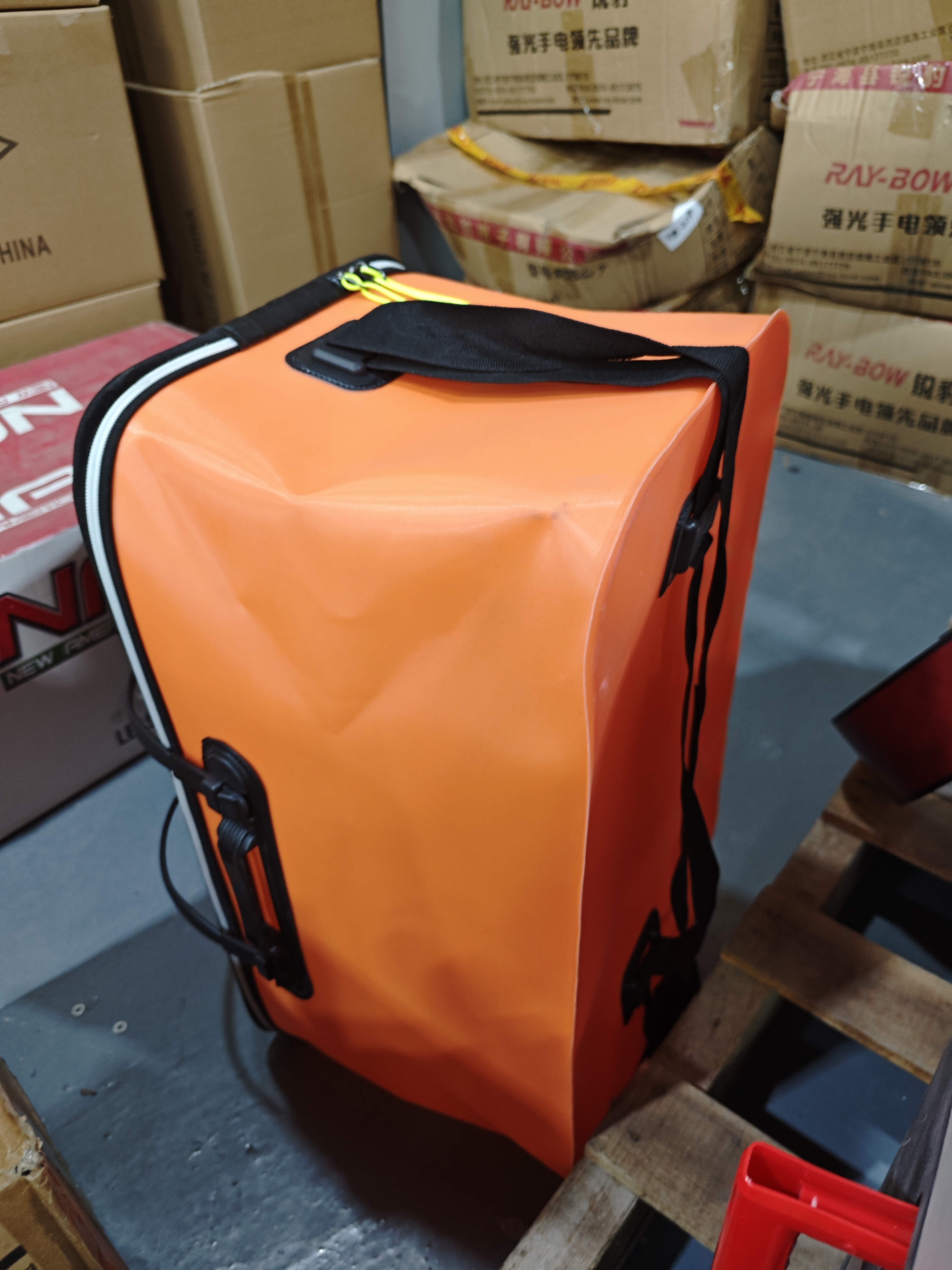 黄色钓鱼包黄色钓鱼包