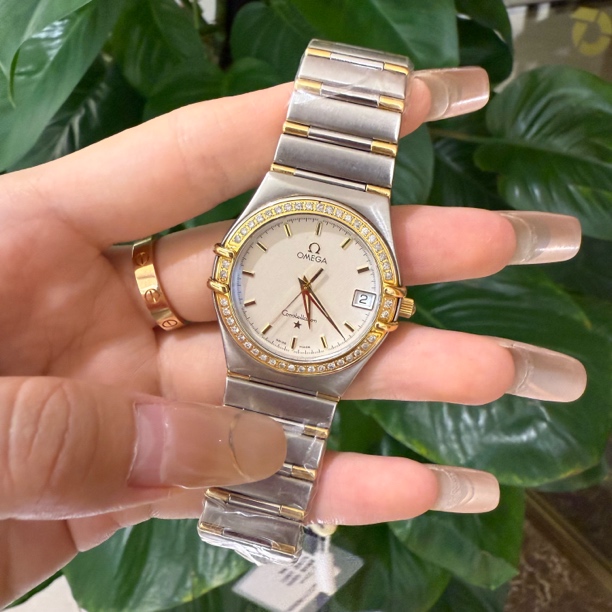95新 Omega/欧米茄 星座系列33.5盘后镶钻/女表/石英/白盘