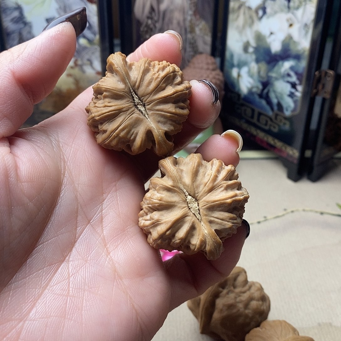 文玩核桃吊坠38小三角白全品
